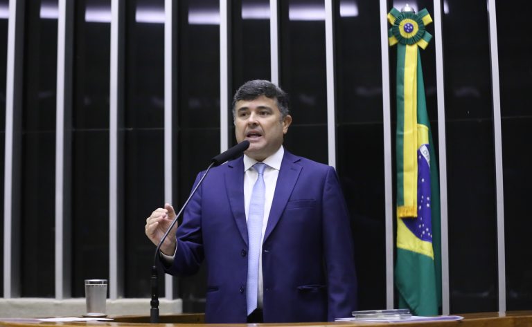 Projeto na Câmara prevê técnico de enfermagem em escolas de tempo integral em todo o país