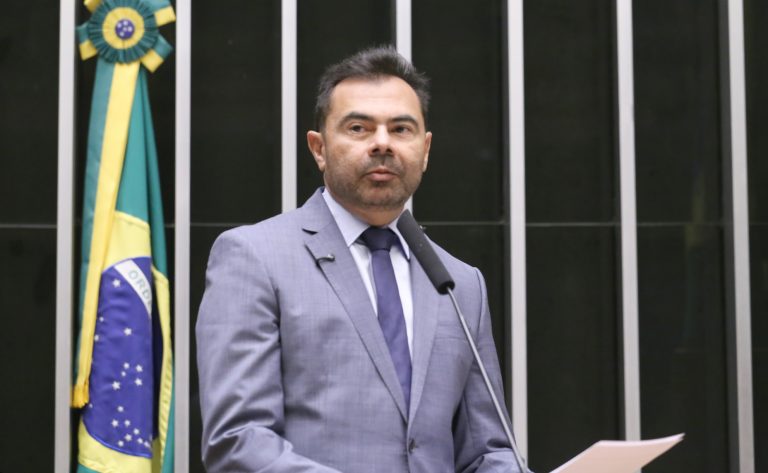 Comissão mista vota nesta terça o reajuste do piso salarial da educação básica previsto na MP 1334/26