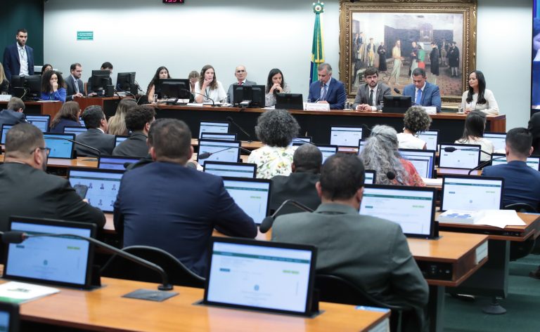 CCJ adia votação de PECs que preveem redução da maioridade penal de 18 para 16 anos