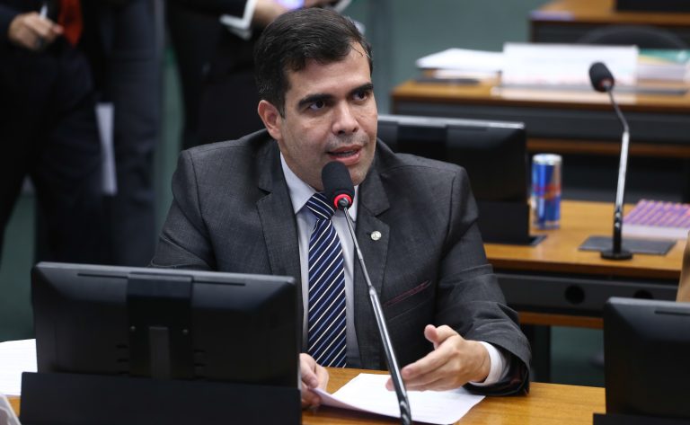 Câmara aprova na CCJ projeto que exige quadros orçamentários para a primeira infância