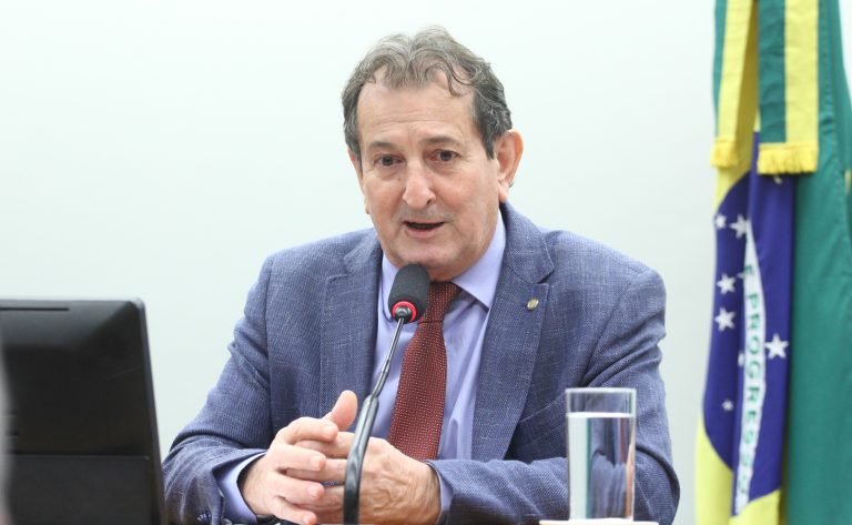 Câmara aprova projeto que torna permanentes incentivos fiscais para reciclagem e altera composição da comissão