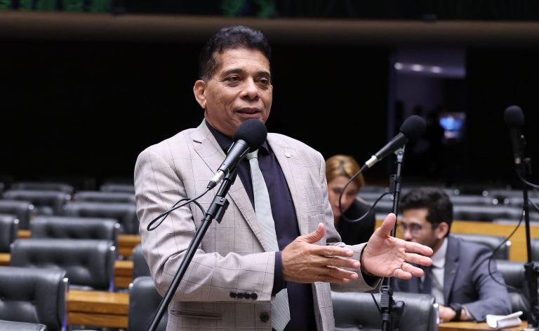 Câmara aprova regras para institucionalização do humor terapêutico no SUS e define requisitos para implantação