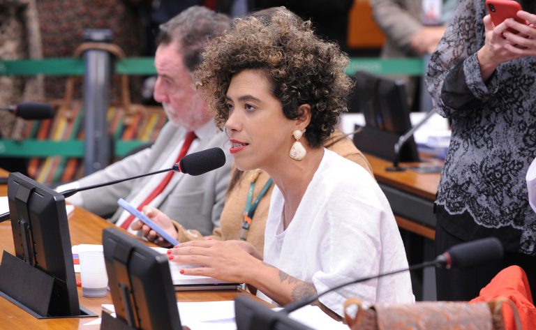 Câmara aprova em comissão projeto que permite moradia para mulheres vítimas de violência sem tempo mínimo de residência