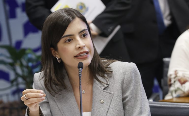 Câmara aprova relatório que equipara misoginia ao racismo e prevê penas de reclusão e multa