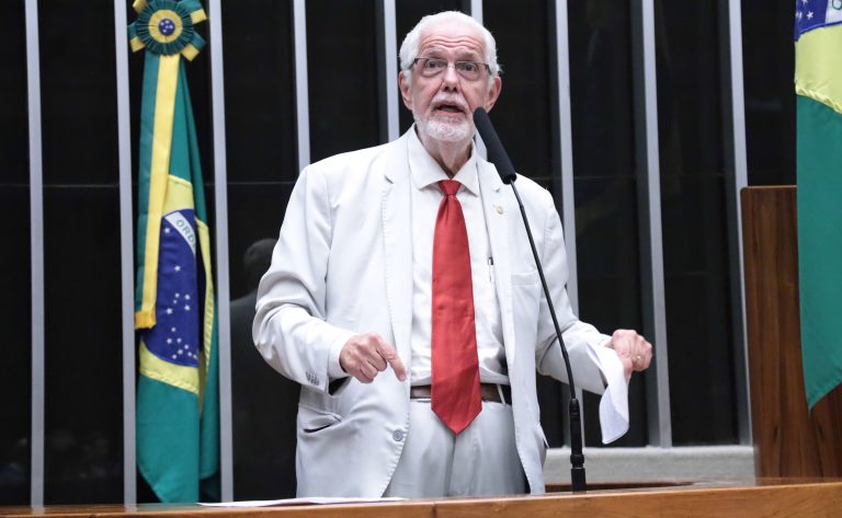Câmara aprova texto que permite inexigibilidade de licitação para hemoderivados quando Hemobrás for única produtora